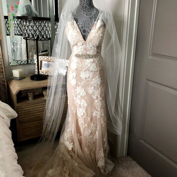 Melissa Sweet Dresses & Skirts - Melissa Sweet lace plunge wedding dress Sz 8 +  belt & veil